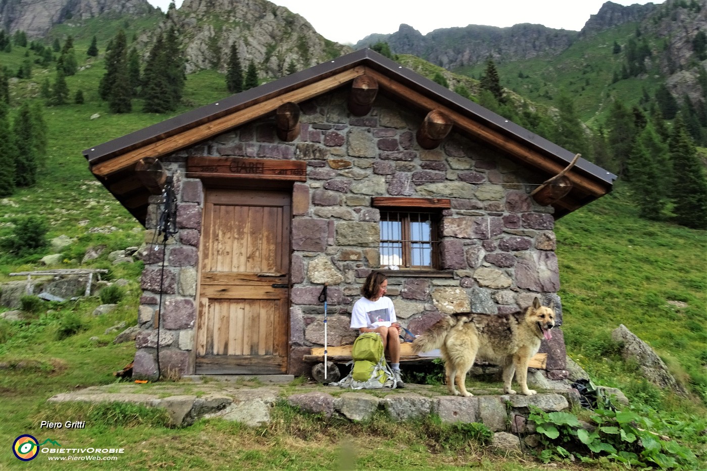 18 Sosta alla Baita Ciarelli (1610 m).JPG